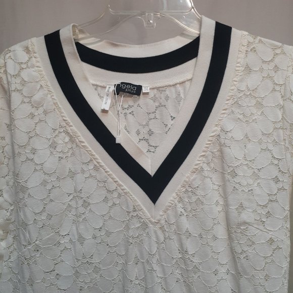 Lace top for the larger girls. - Picture 3 of 9